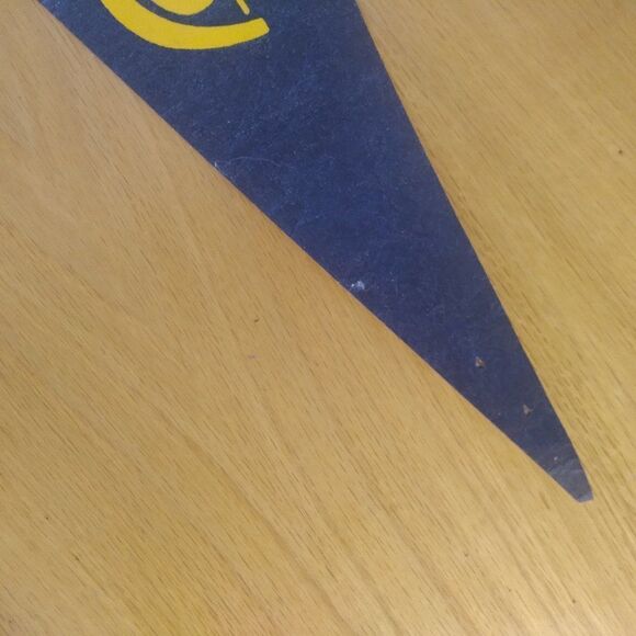 Vintage 60s Los Angeles Lakers The Forum NBA Pennant Flag 29.5 - Picture 4 of 6